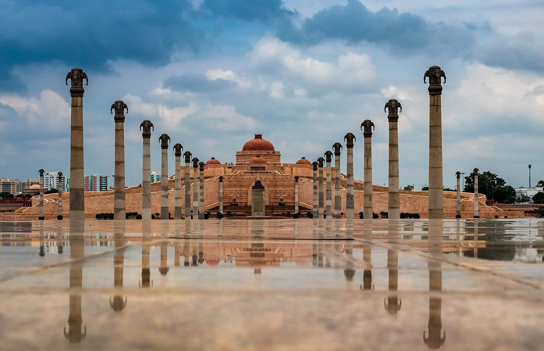 Parques y estatuas de Mayawati, Uttar Pradesh, India: 1.800 millones de dólares (1.700 millones de euros) 